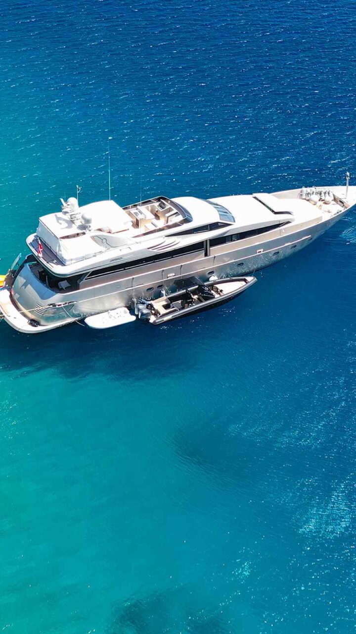https://oasispremiumyachting.com/wp-content/uploads/2023/01/card_image_03-720x1280.jpg