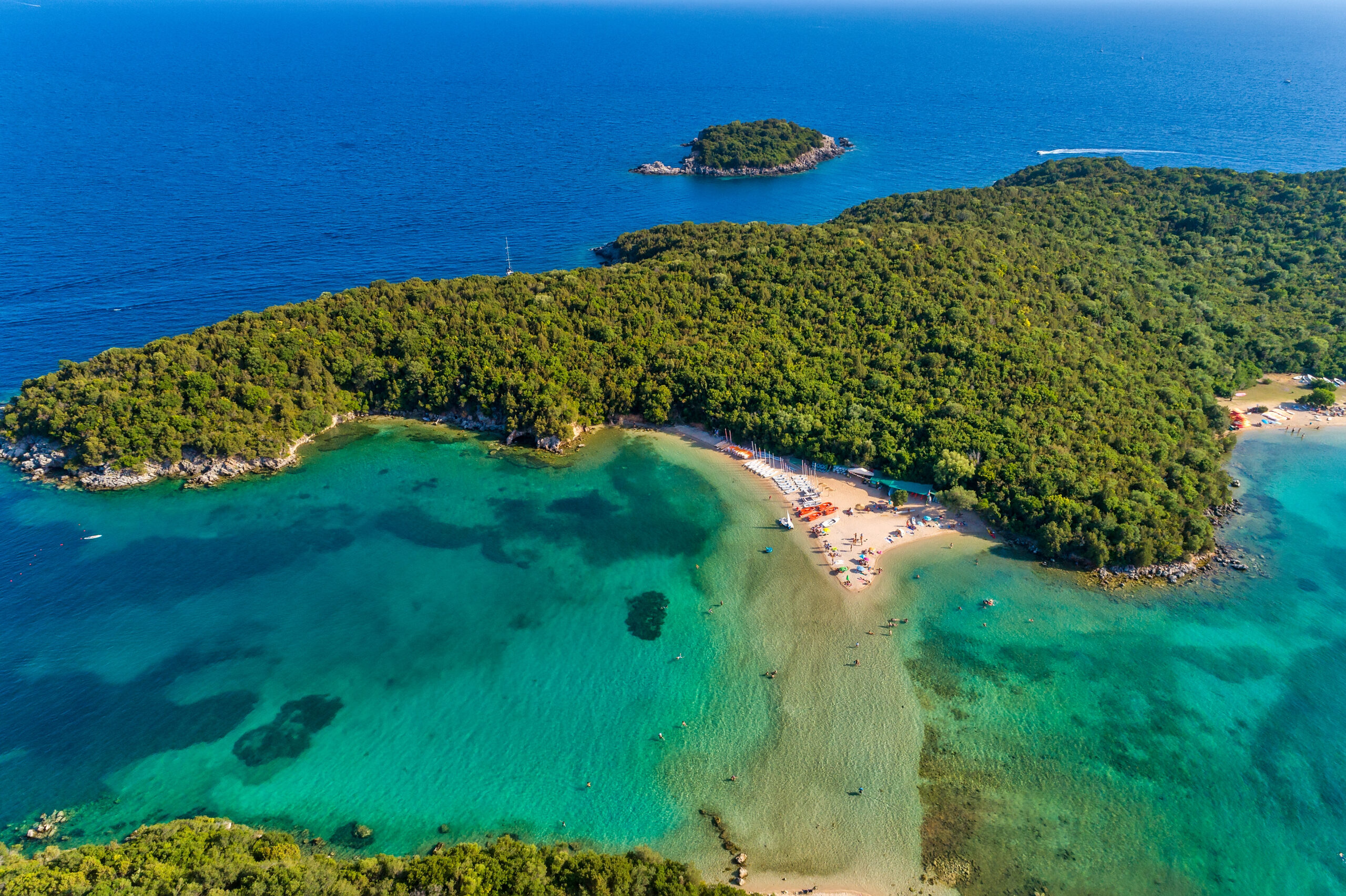 https://oasispremiumyachting.com/wp-content/uploads/2026/05/shutterstock_1472619209-scaled.jpg
