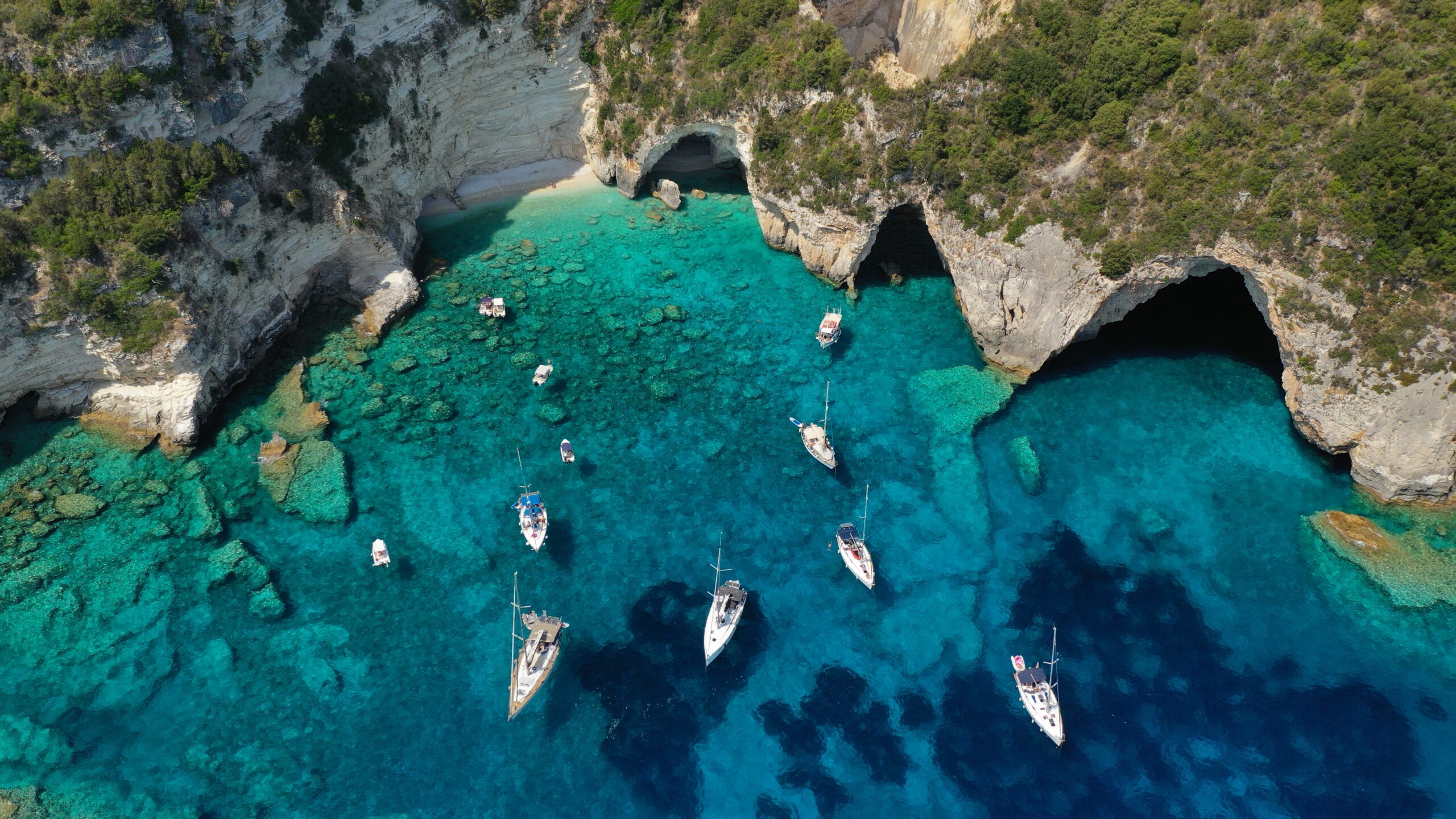 https://oasispremiumyachting.com/wp-content/uploads/2026/05/shutterstock_2080968766-scaled.jpg